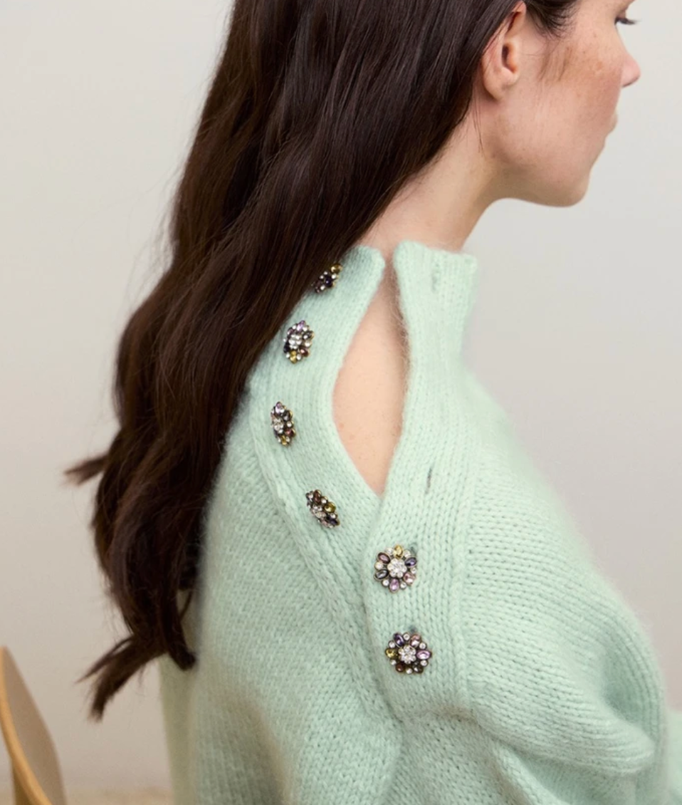 2602 No.02 Mina Sweater