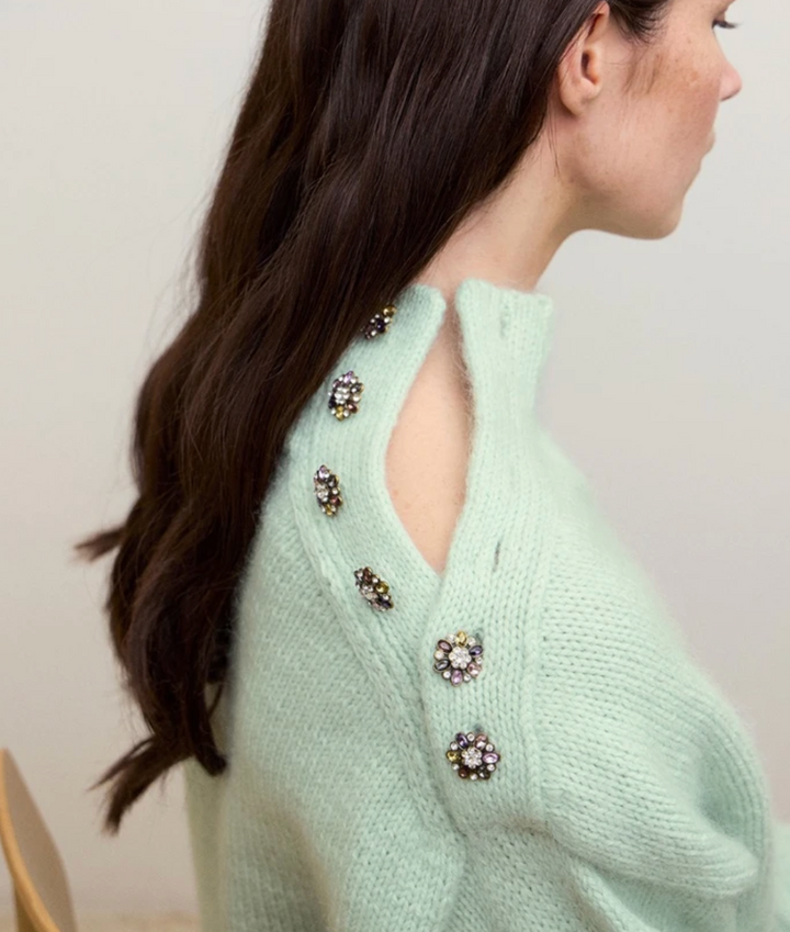2602 No.02 Mina Sweater