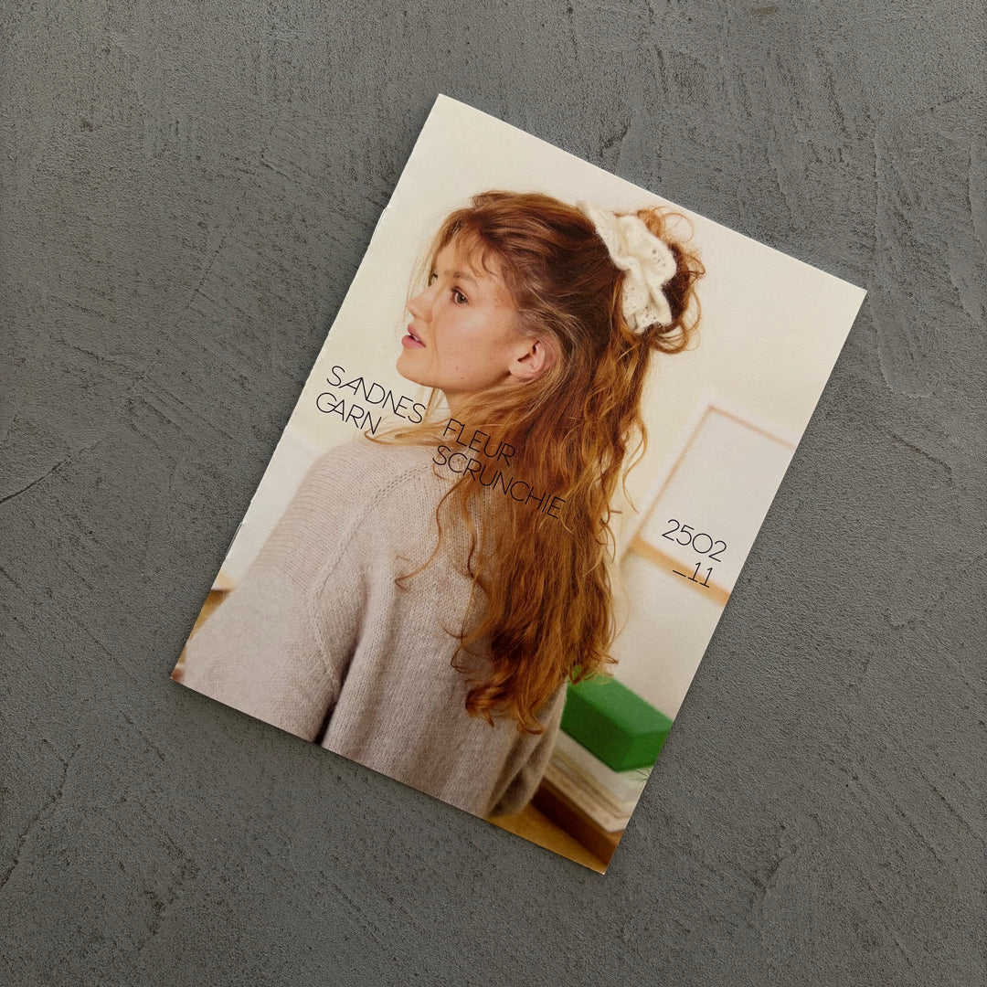 2502 No.11 Fleur Scrunchie
