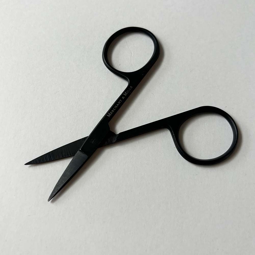 WIDE BOW BLACK SCISSORS